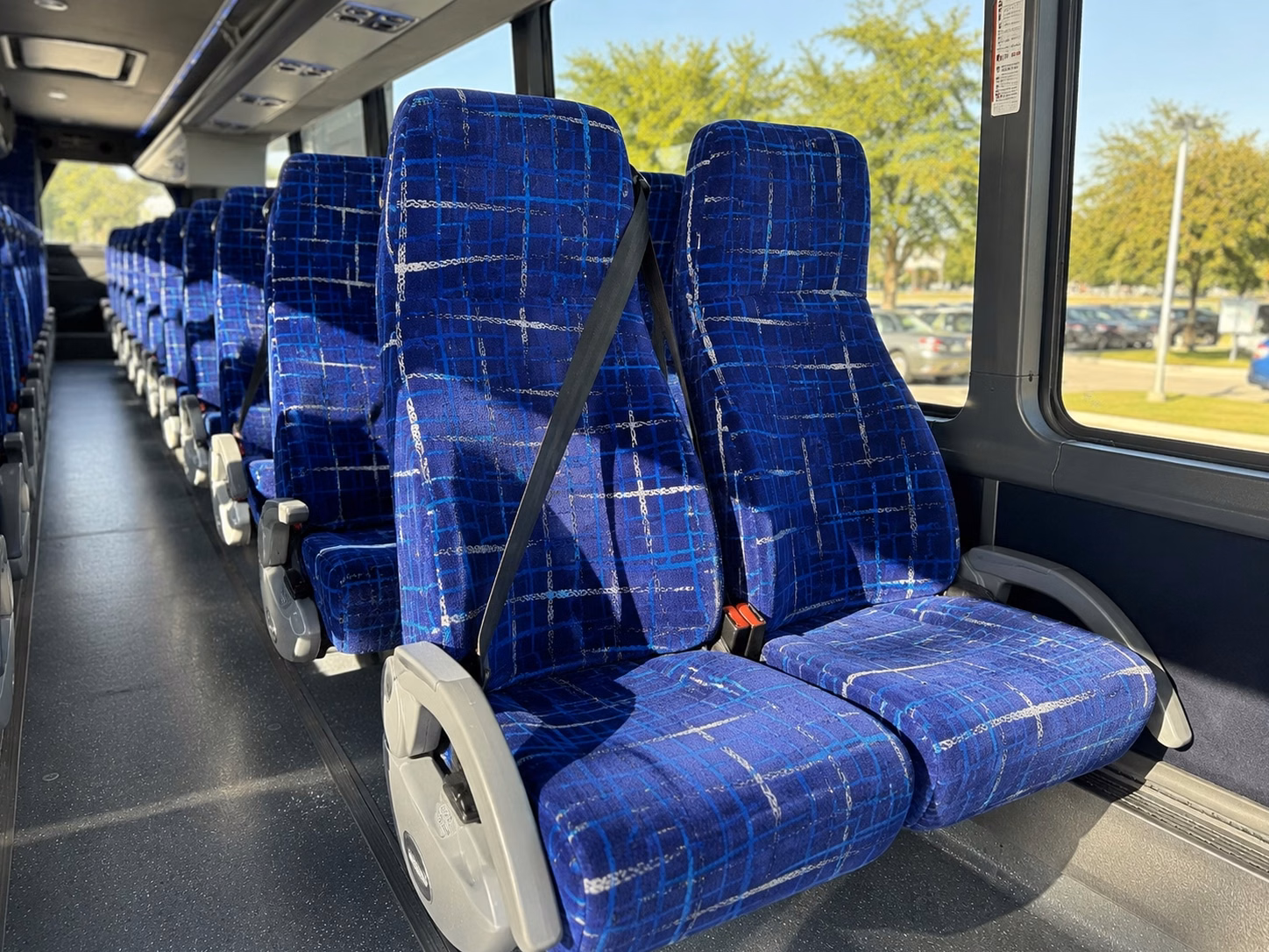 guest shuttle services between st louis hotels and wedding venues